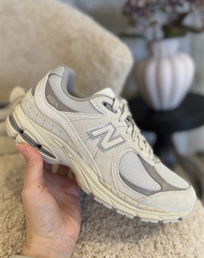 New Balance - U2002RBE Sneakers - Timberwolf/Arid Stone
